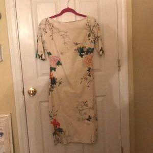 Fitted floral detailed dress